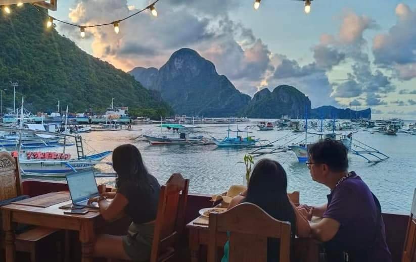 La Salangane Beach Hotel - Downtown El Nido Luaran gambar